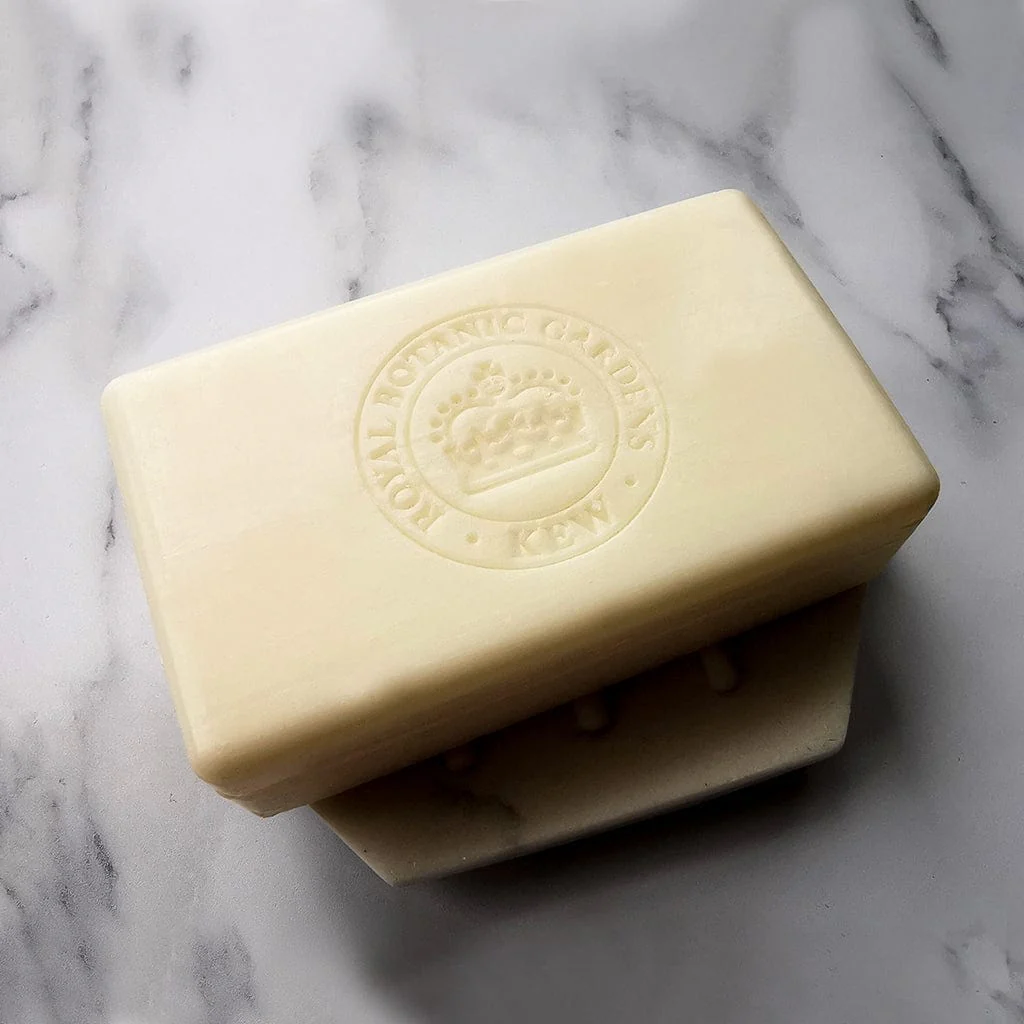 Kew Gardens Lily & Grapefruit Soap Bar Bundle Pack (3 x 240g) – The English Soap Company - Image 3